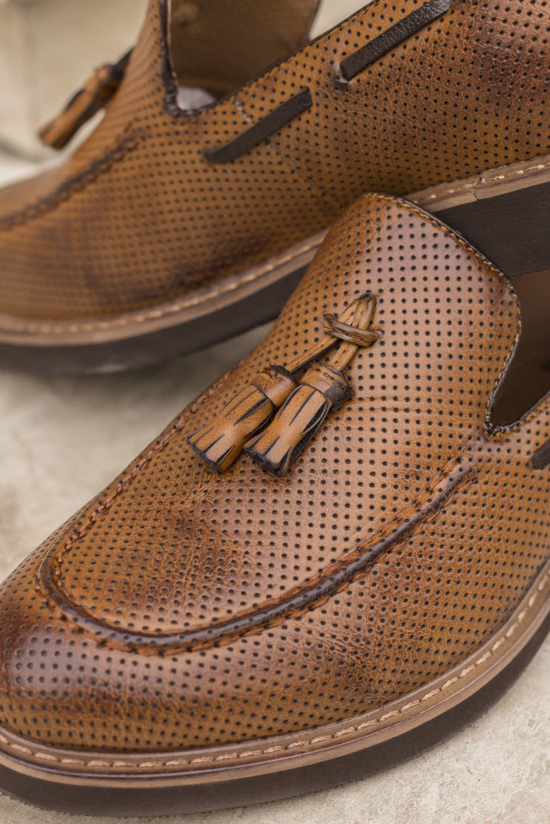 Pantofi maro cu ciucure-MF929C